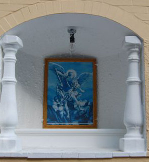 Edicola con un ritratto di San Michele Arcangelo - via Puzzone